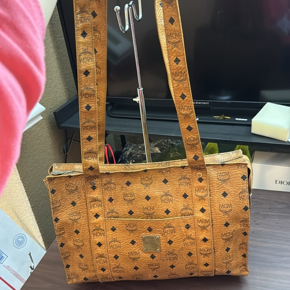 MCM Germany Shoppers Tote- Long Handle - Picture 2 of 16